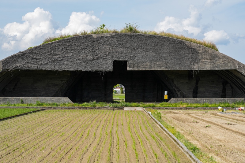 前浜掩体群を歩く｜田園に残る7基の格納庫と戦争遺跡を考える