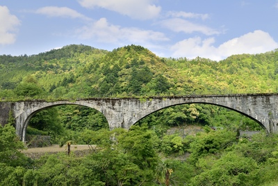 下津井めがね橋を歩く｜森林鉄道のアーチと津賀ダム湖畔の景観を読む