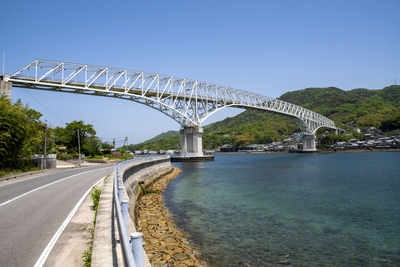 江田島を巡る島旅｜旧海軍兵学校と古鷹山、船と自転車で海辺を歩く