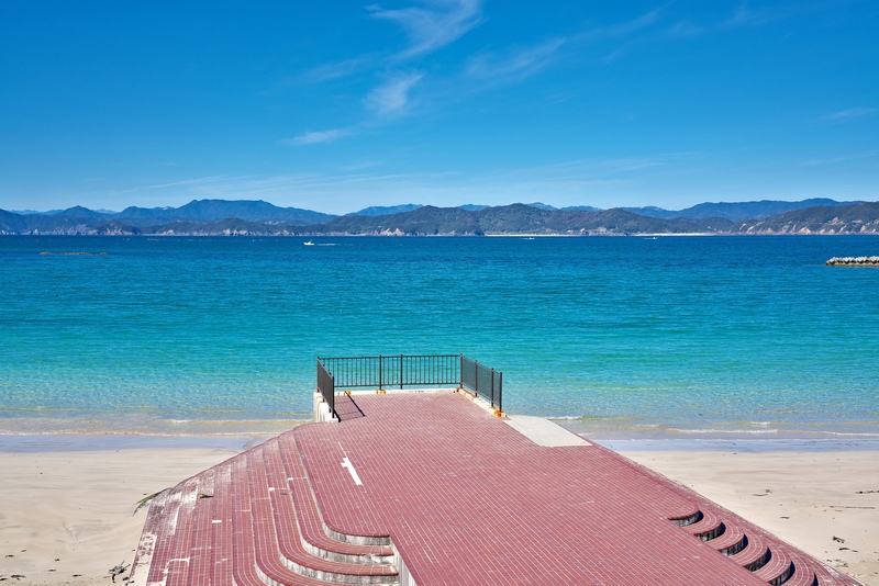 御座白浜海水浴場の楽しみ方｜遠浅の海と白砂、安全ルールを知る