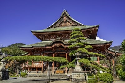 甲斐善光寺を歩く｜撞木造の本堂と鳴き龍、武田信玄の祈りをたどる