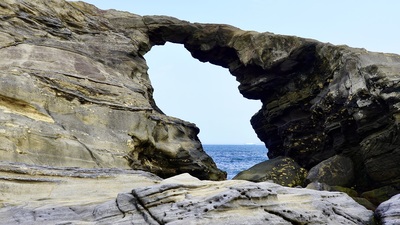 城ケ島公園の見どころ｜風に傾く黒松と安房埼灯台、海蝕崖の景観