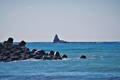 えぼし岩を望む｜姥島の地層と茅ヶ崎の海景、見学方法を知る