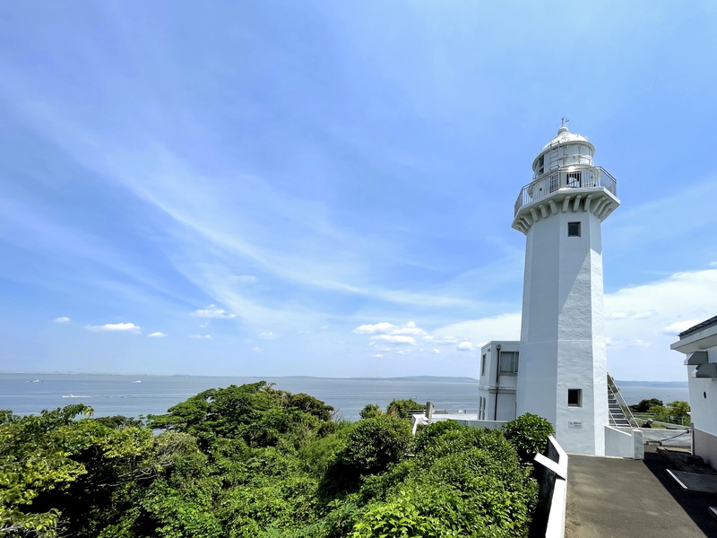 観音崎公園でたどる海と要塞の記憶｜灯台・砲台跡と浦賀水道の船影
