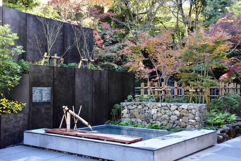湯河原・万葉公園に重なる歌と温泉文化｜千歳川・万葉亭・惣湯