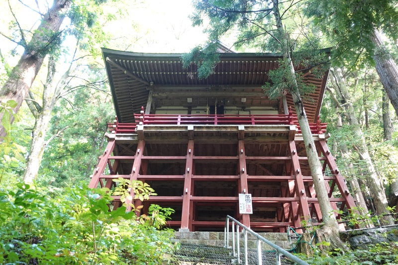 多賀神社・清水観音堂の参拝案内｜舞台造り、石段と湧水の信仰