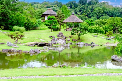 群馬・楽山園で大名庭園を巡る｜借景と茶屋、池泉の見どころ