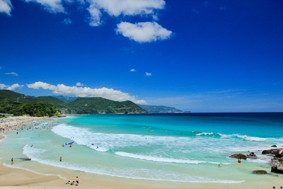 伊豆・白浜海岸｜白い砂浜と透明な海を満喫するビーチリゾート