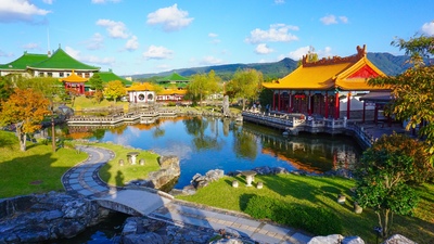 中国庭園 燕趙園（鳥取）の見どころ｜皇家園林の色彩建築と東郷湖畔の景観